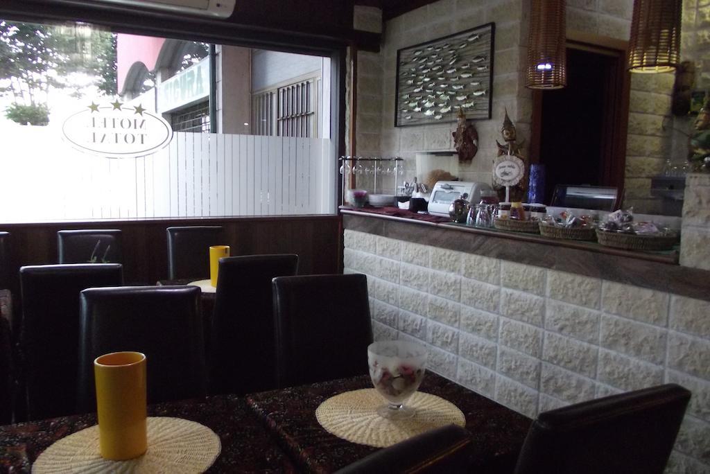פיזונייה Hotel Total מראה חיצוני תמונה
